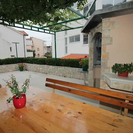 Lovely 1 Bedroom For 3 With Free Parking Apartment Makarska