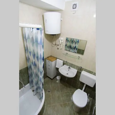 Lovely 1 Bedroom For 3 With Free Parking ماكارسكا