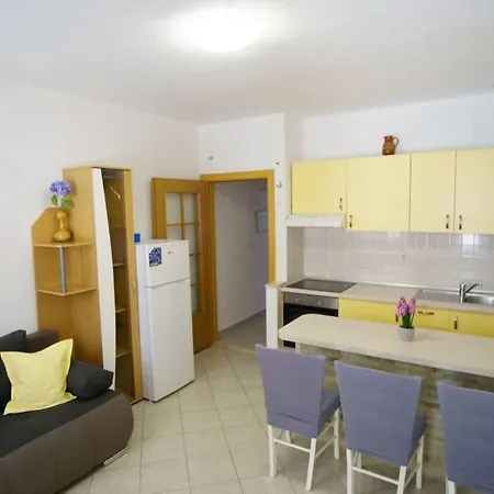 Lovely 1 Bedroom For 3 With Free Parking شقة *