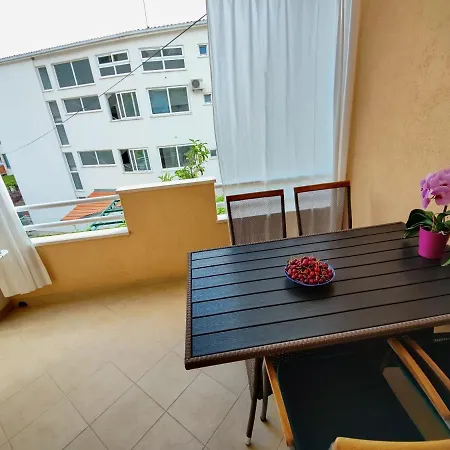 شقة Lovely 1 Bedroom For 3 With Free Parking ماكارسكا