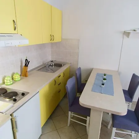 Apartment Lovely 1 Bedroom For 3 With Free Parking Makarska